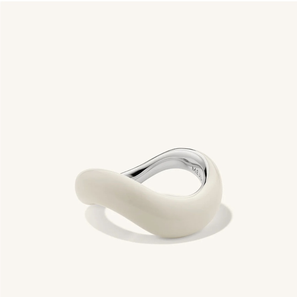 Mejuri dome figure ring